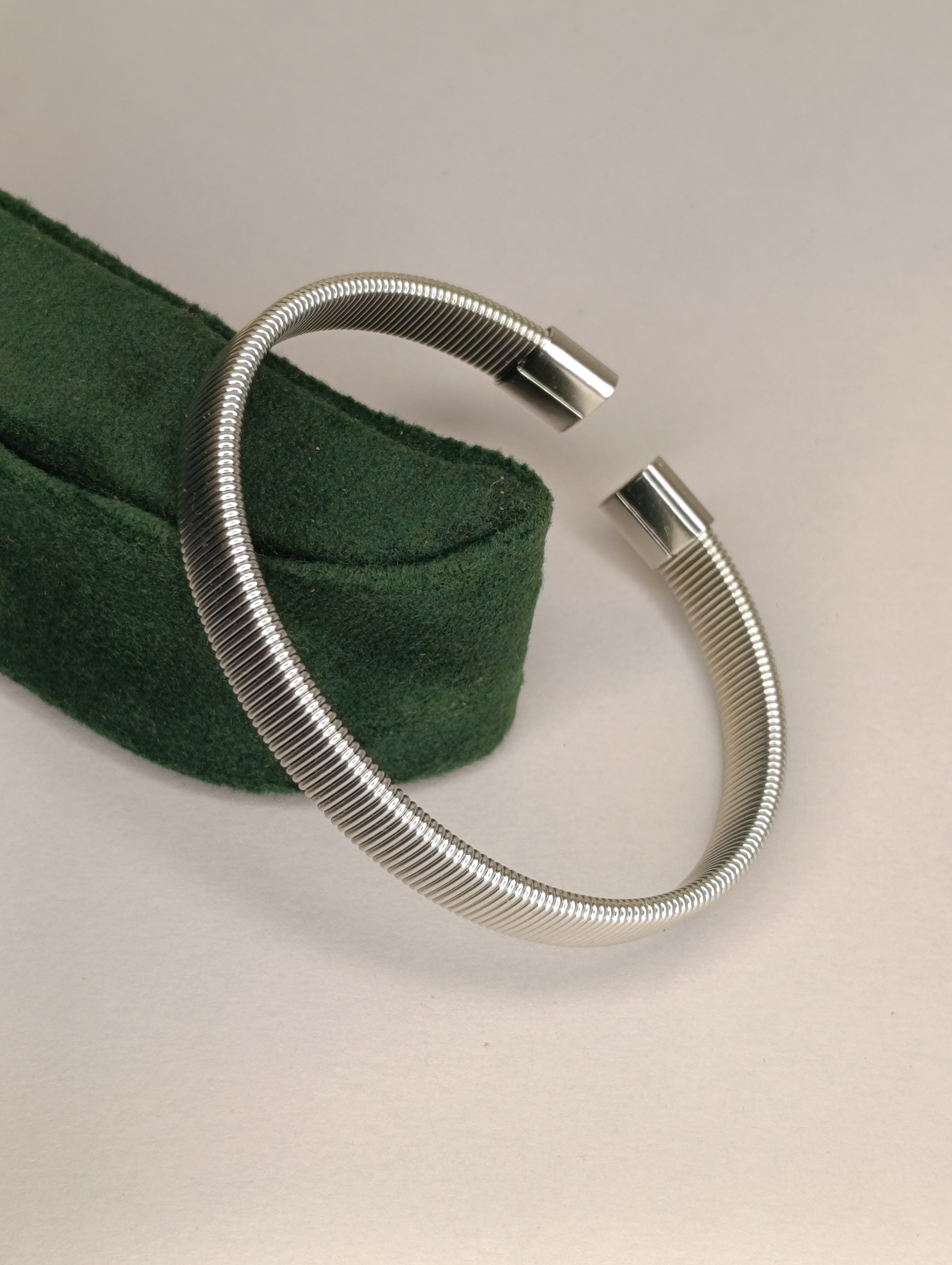 دستبند پسرانه و دخترانه کارتیر Cartier فری سایز رنگ ثابت