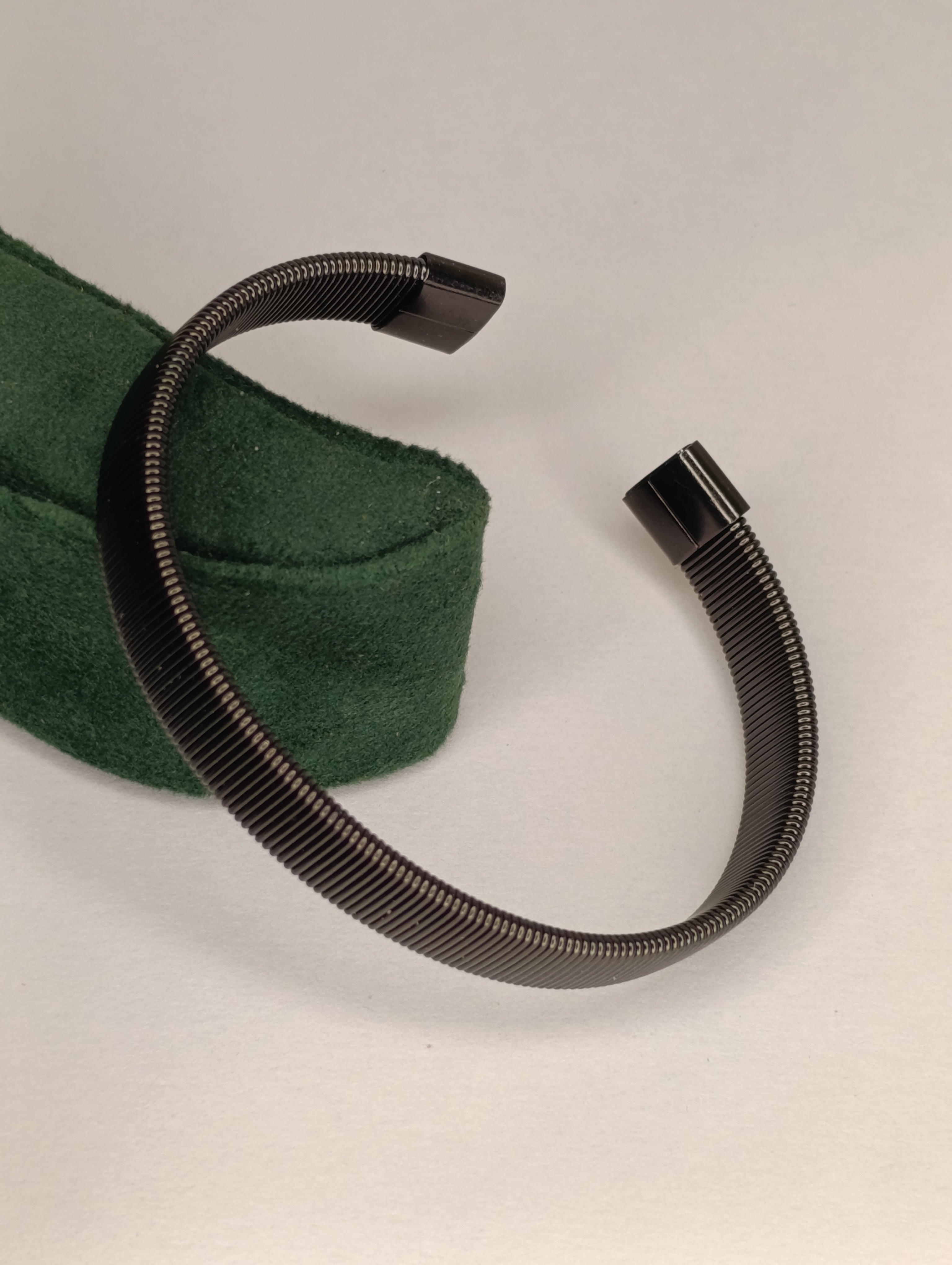 دستبند پسرانه و دخترانه کارتیر Cartier فری سایز رنگ ثابت